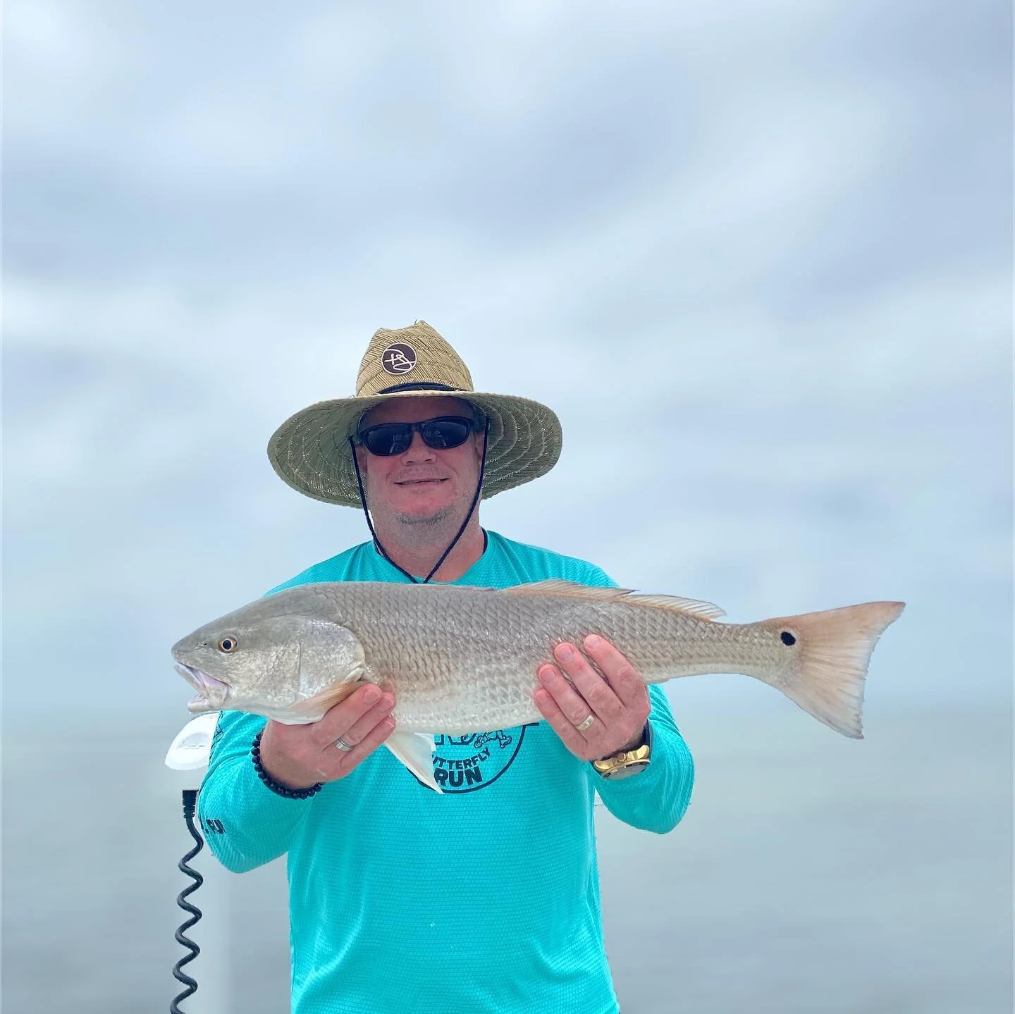 We found a few lurking around the flats! #swflfishing #pineislandsound #sanibel #captiva #redfish #crowderrods #minnkotamotors #humminbirdfishing #yamahaoutboards #mycaptivafishingguide