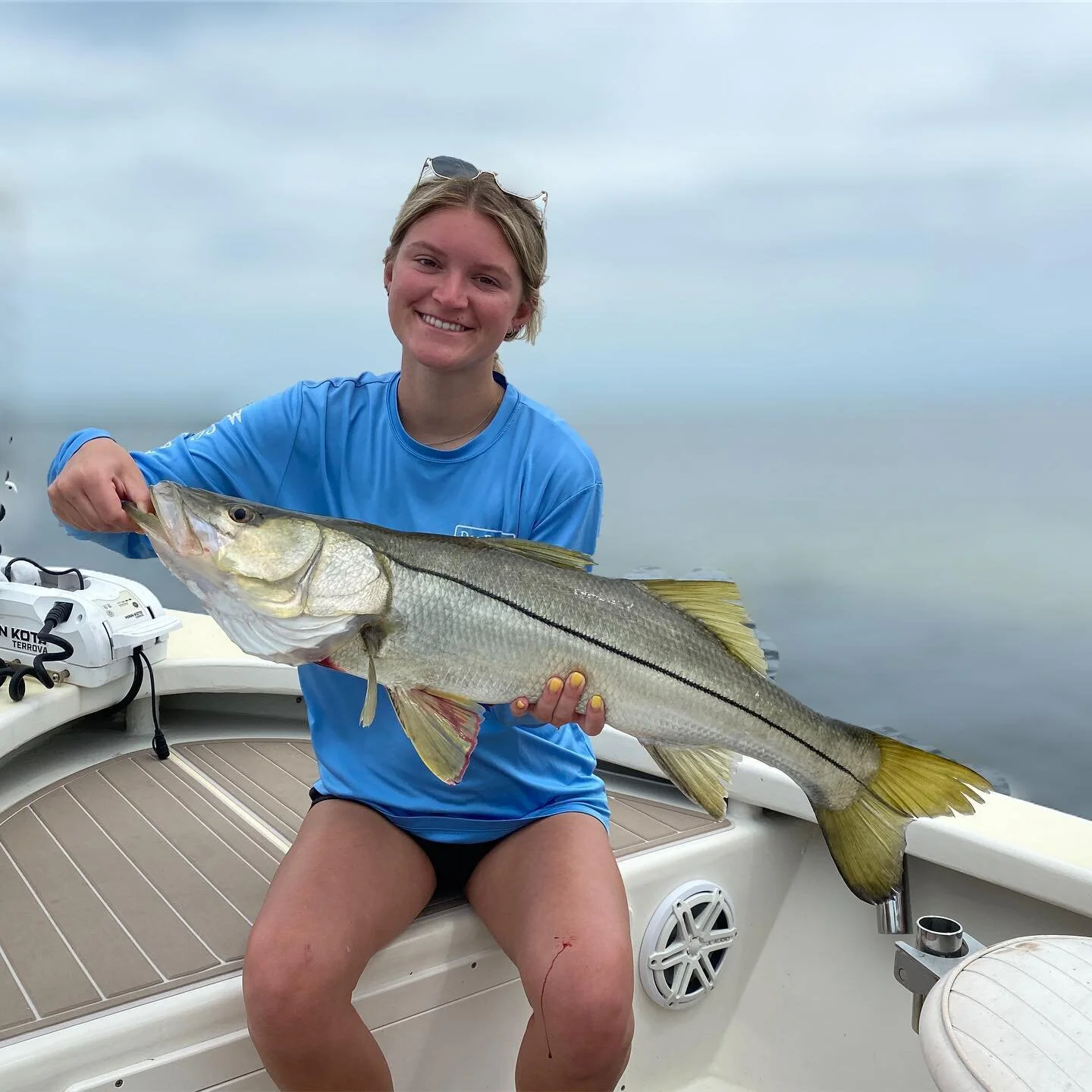 Caroline and John got them racing Mullet fired up pretty good back in the skinny water! #swflfishing #pineislandsound #sanibel #captiva #snook #crowderrods #minnkotamotors #humminbirdfishing #yamahaoutboards #mycaptivafishingguide