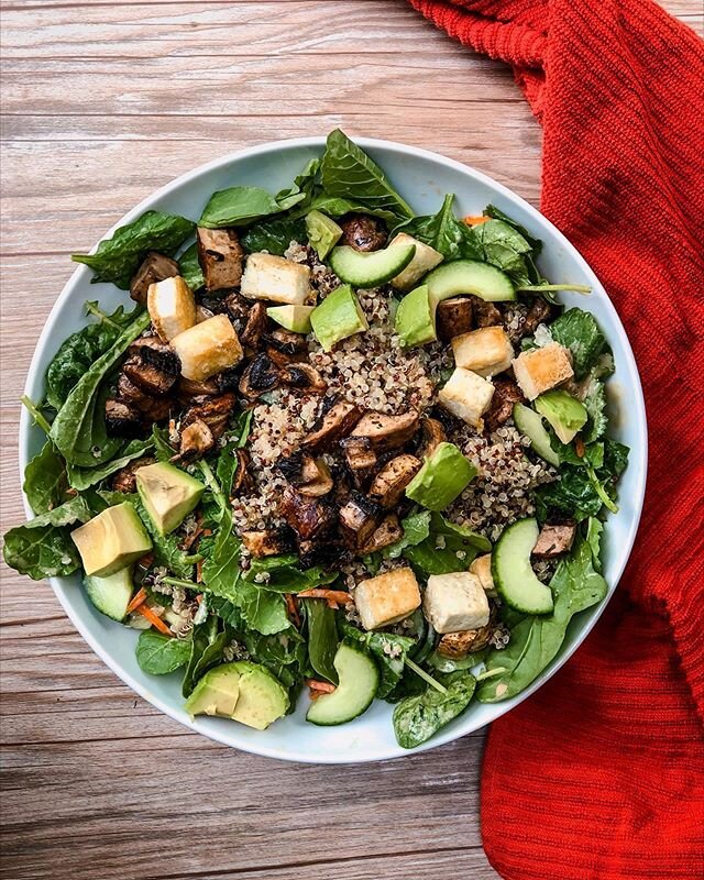 Attempted to make the epic Shroomami bowl from @sweetgreen since there are none in VTA County and we didn&rsquo;t get our fix after 4 bowls in one week while in the Bay 🥗🍄🤗 .
.
.
.
#vegan #vegansalad #vegannoms🌱 #healthyfood #healthyeating #tofu 