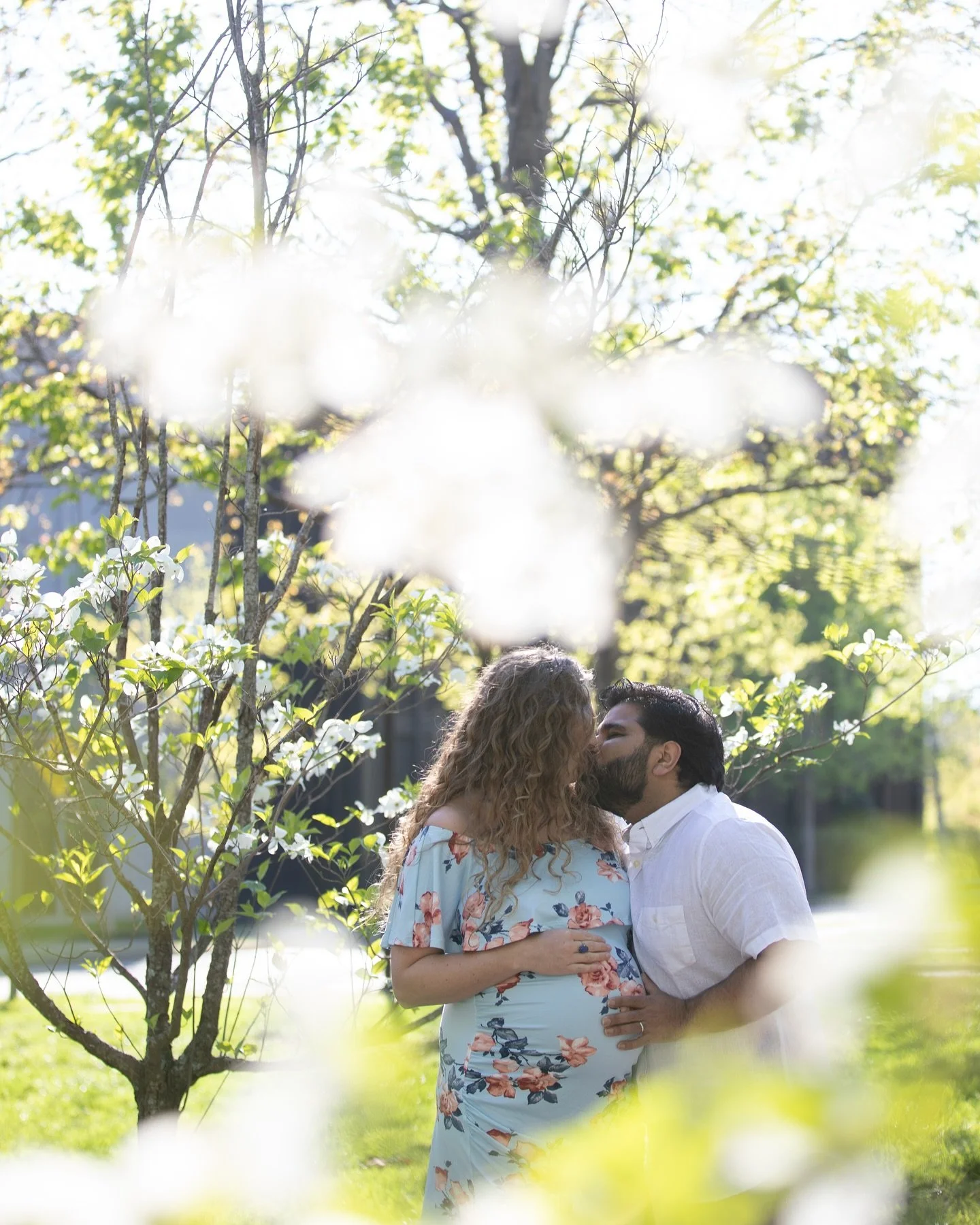 Wrapped in blossoms and beautiful light! This little one is already so loved! My goal is to capture the in-between moments that make parenthood beautiful 🌸🤍 

#hendersonvillephotographer #hendersonvilletn #hendersonvillephotographer #hendersonville