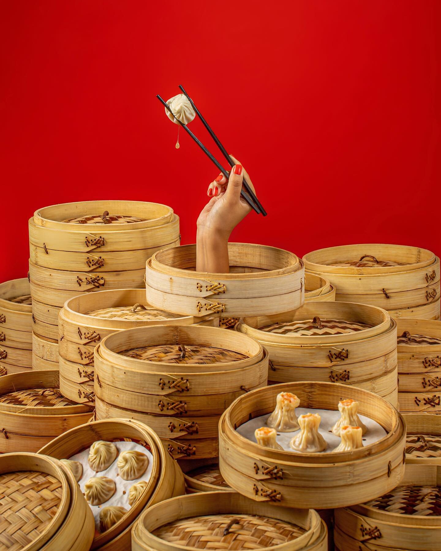 When @mxmlla says &ldquo;Hey I have an idea!&rdquo; @dintaifungusa 
.
.
.
Some #BTS to see how we brought Max&rsquo;s idea from a drawing to a visual reality! And of course using @ericksonsurfaces so everything pops!
#dumplings #foodstylist #foodstyl