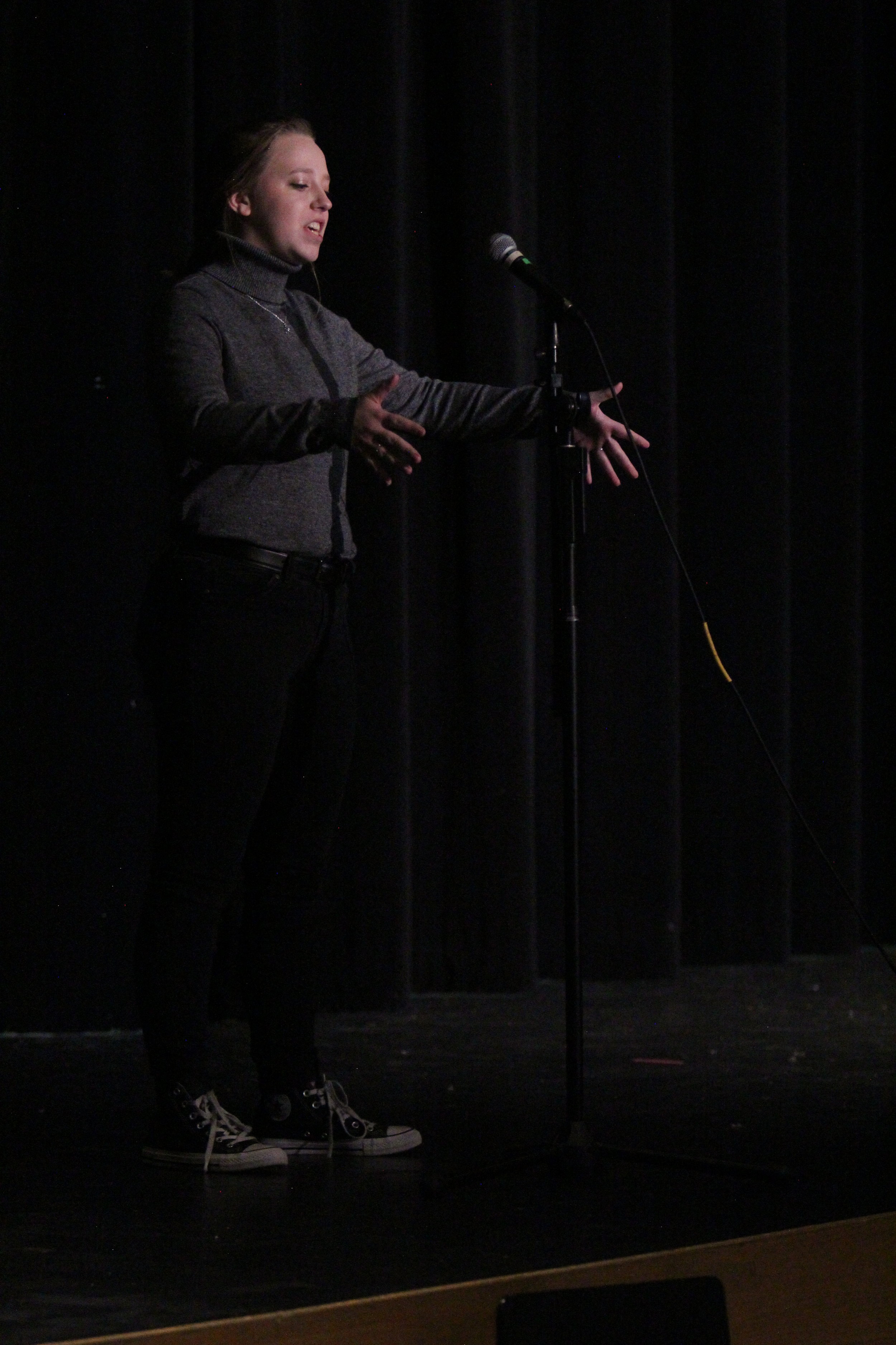  Sophomore Victoria Heydman preforms her orgional poem about eating disorders.&nbsp; 