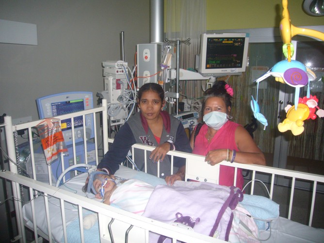 F010-21-Feb-ICU-with-Mum-and-Mena.JPG