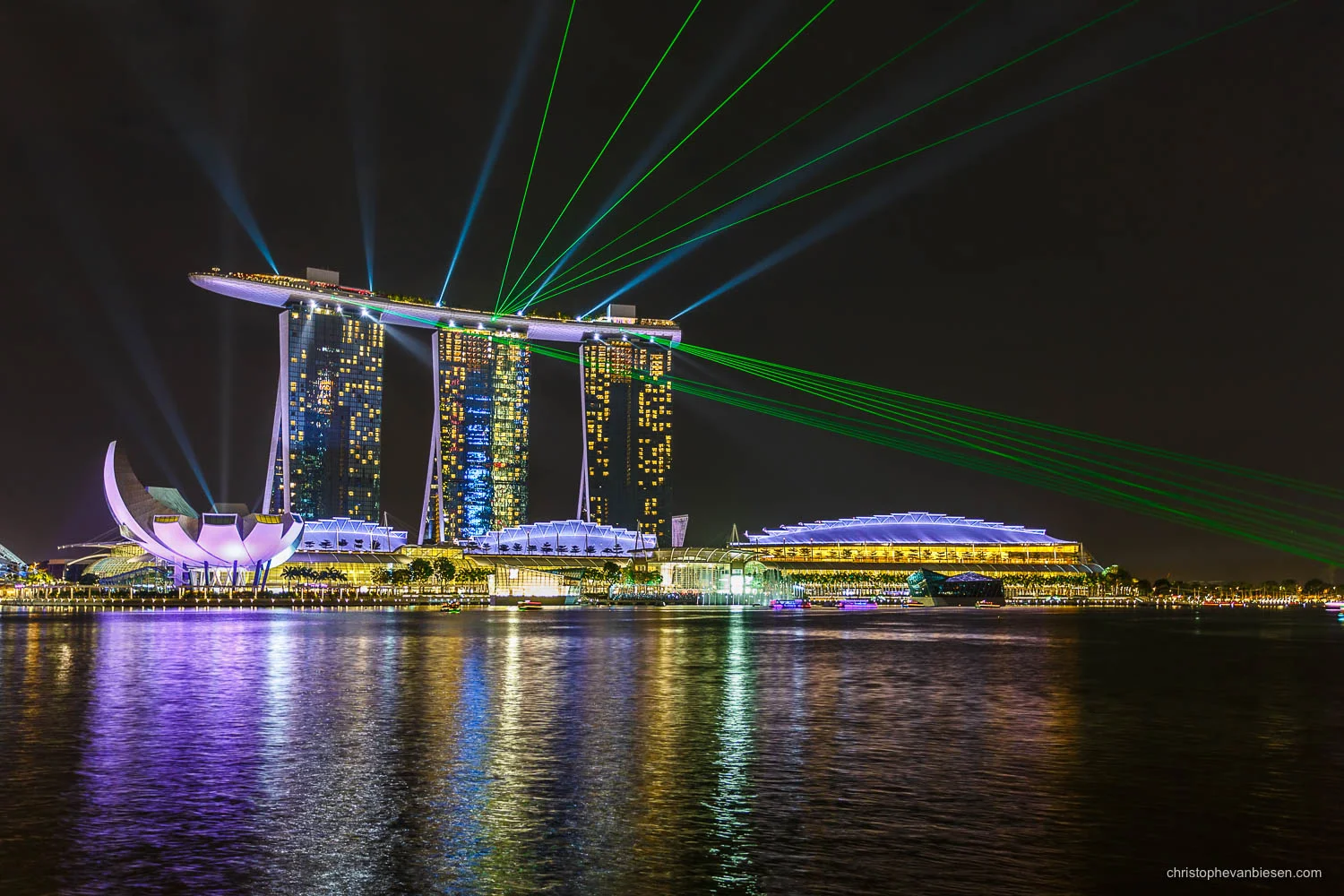 Singapore - Singapore - The Laser show of the Marina Bay Sands hotel is one of the things one should not miss when visiting Singapore