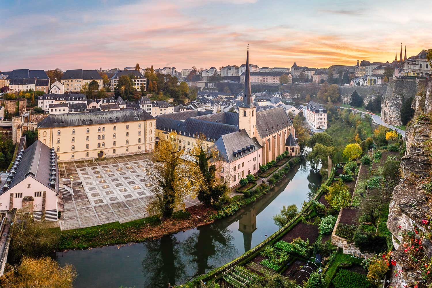 Photography Workshop - Luxembourg City - Photo Course - UNESCO World Heritage Site - Sunset over Luxembourg City's Grund neighbourhood during Autumn - Golden Season