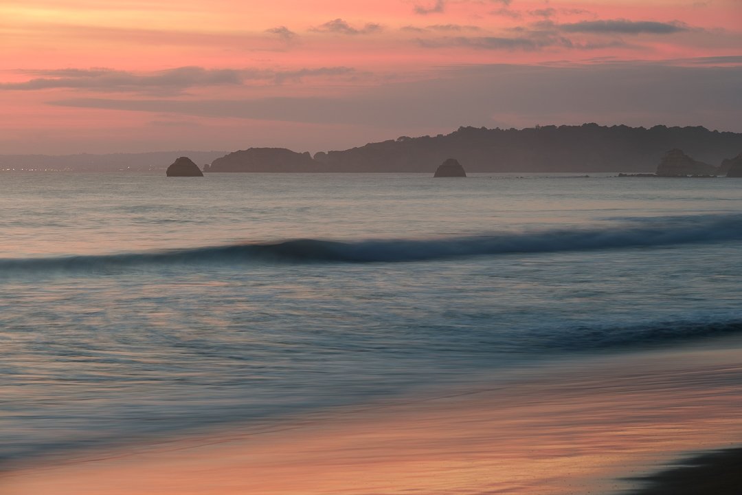 Sea at Sunset in southern Portugal 😍
I hope you are enjoying your holidays! Are you traveling somewhere nice? 😊
I apologise for being rather inactive on social media lately. Life is keeping me pretty busy this year! I do have some rather nice proje