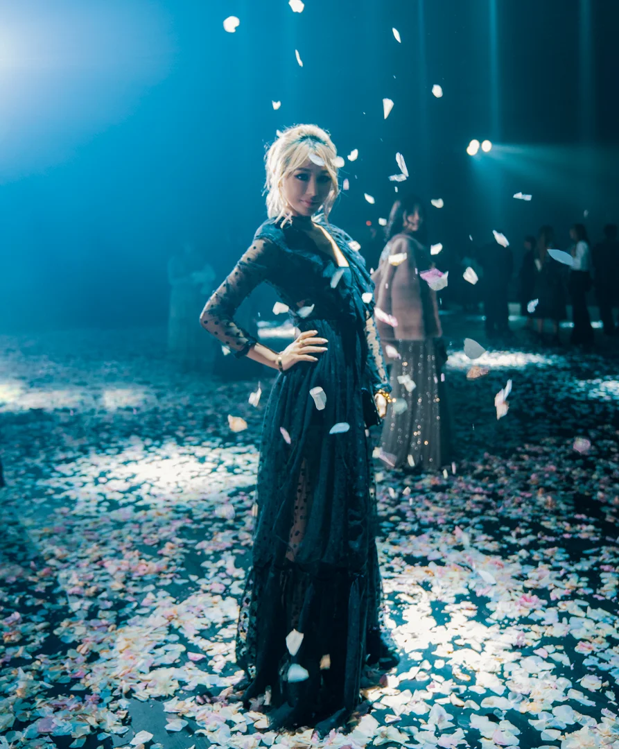 Wengie as the flower petal falls, one of the main features of the Dior show