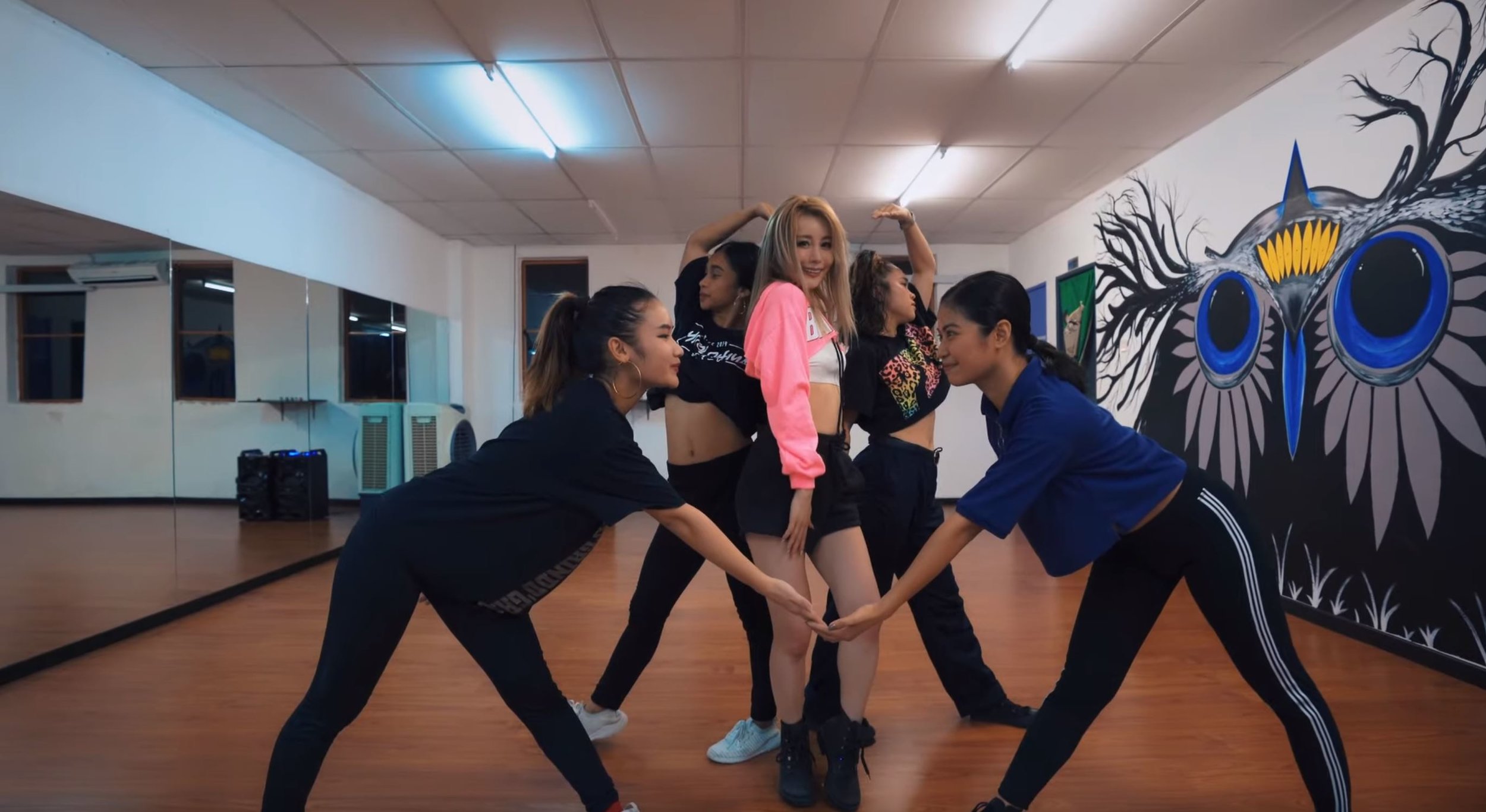 Wengie makes it look easy with new “Talk talk” dance practice videos