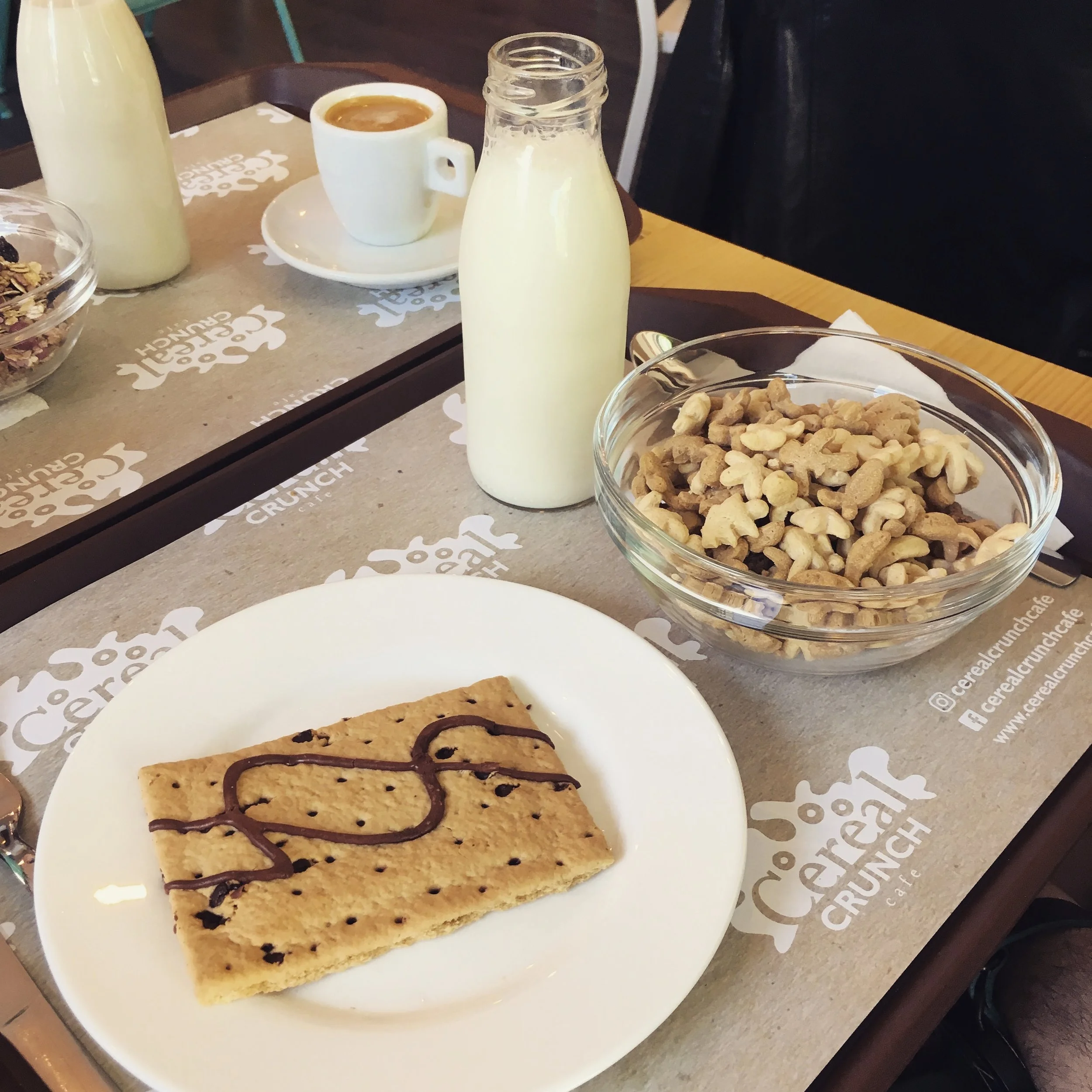 choco pop tart & rice krispies cu cinnabon