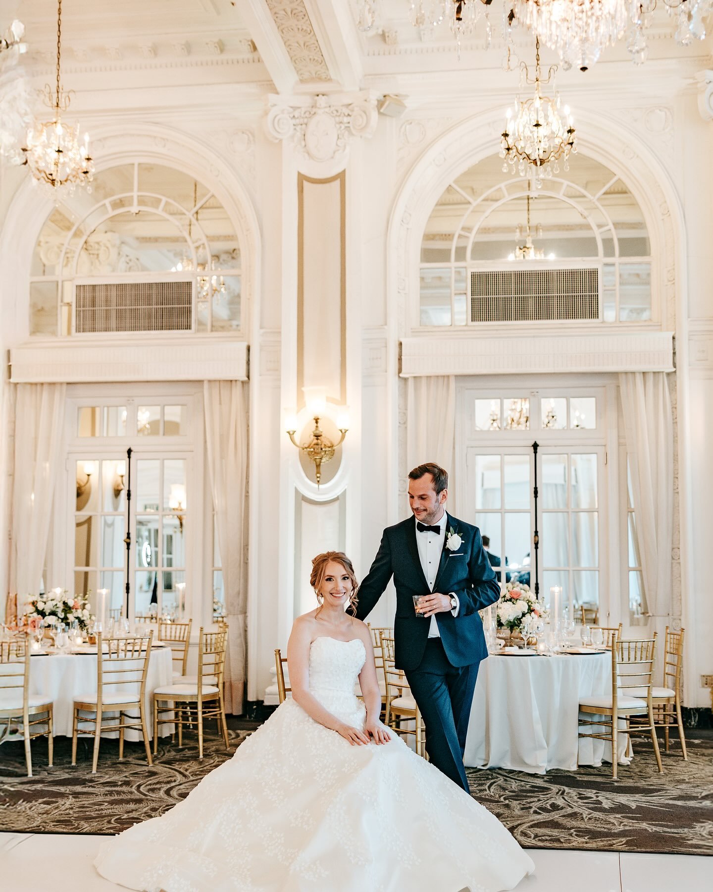 Abbey and Thomas&rsquo;s April wedding captured Downtown Atlanta at its essence ! 

Church @redeemerlutheran 
Reception @thebiltmoreballrooms 
Photographer @karibendigphotography 
Florist @urbanbloomsatlanta 
DJ @nice_entertainment 
Cake @cacaoaffair