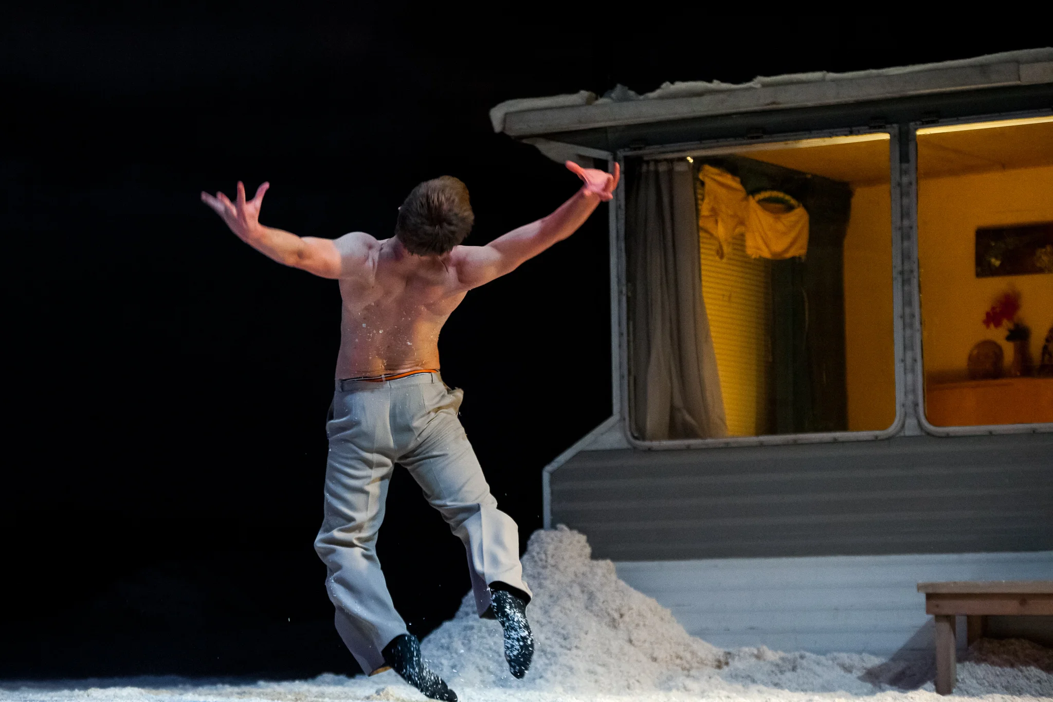 image of Peepingtom - 32 rue vandenbranden dance photography, fotografia de escena, fotografo de danza, dance photographer, stage photography