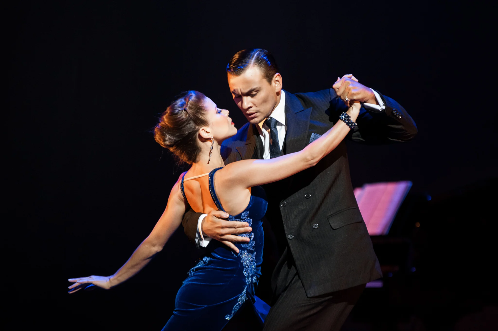 image of Tango Fire - German Cornejo & Gisela Galeassi dance photography, fotografia de escena, fotografo de danza, dance photographer, stage photography