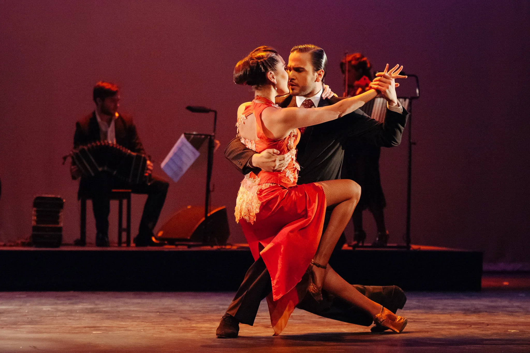 image of Tango Fire - German Cornejo & Gisela Galeassi dance photography, fotografia de escena, fotografo de danza, dance photographer, stage photography