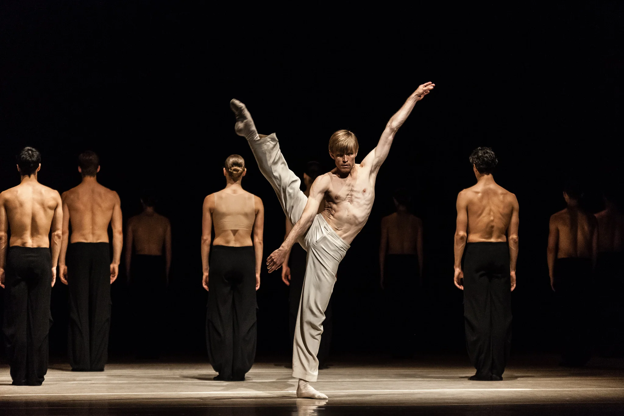image of Nederlands Dans Theater: NDT 1 dance photography, fotografia de escena, fotografo de danza, dance photographer, stage photography