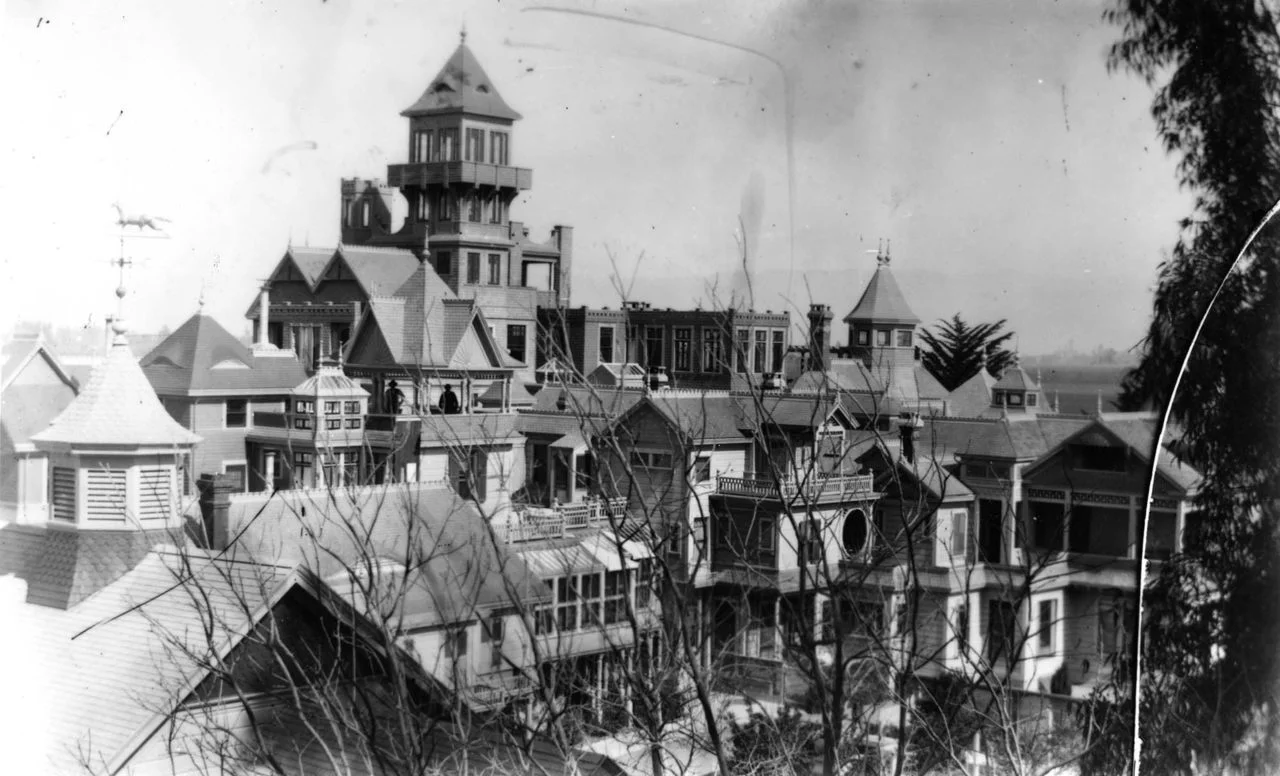 The Queen Anne-style mansion, pre-1906. Courtesy of WINCHESTER MYSTERY HOUSE.