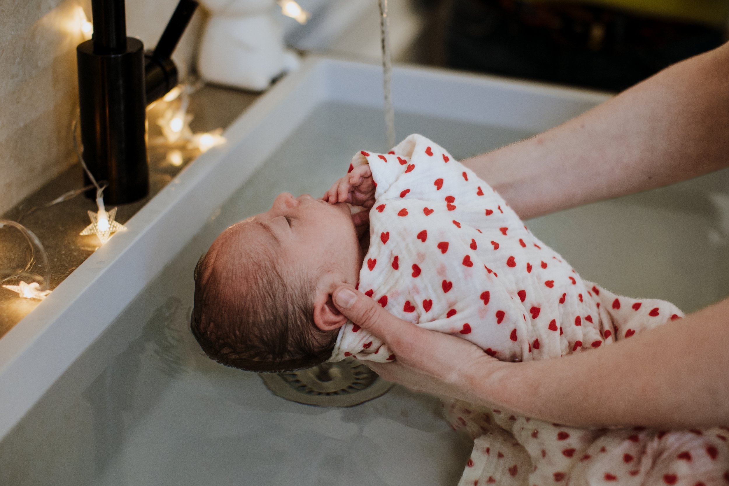 Paris Neuilly Photographe Thérapeutique bain BéBé Helene Djebiri