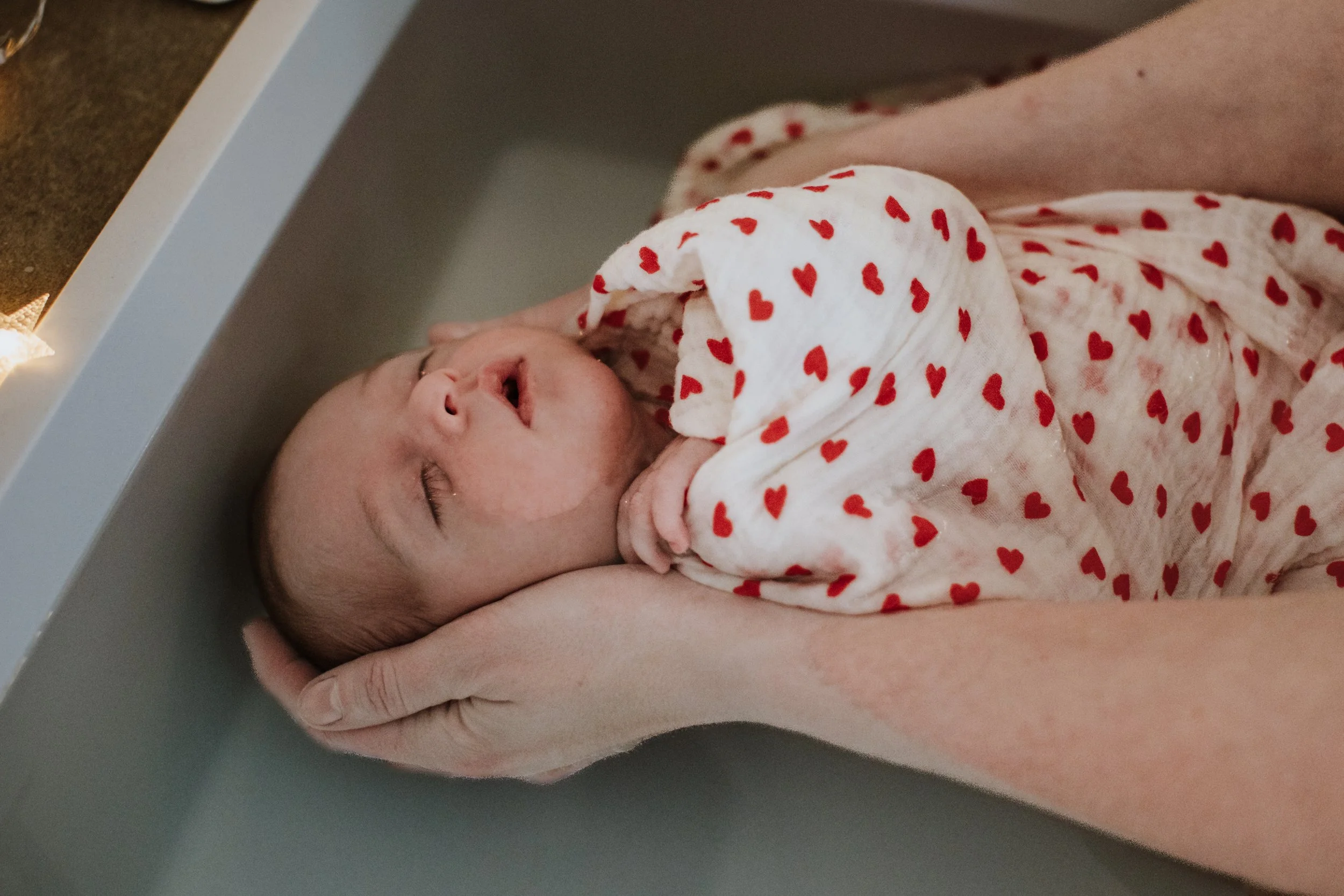 Paris Neuilly Photographe Thérapeutique bain BéBé Helene Djebiri