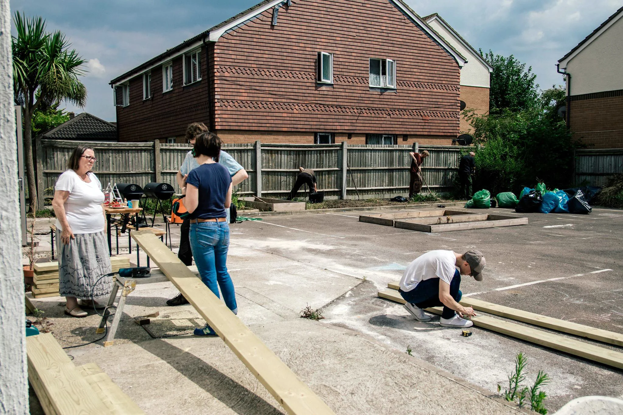 Building raised beds at Beacon Garden Workshop at The White House