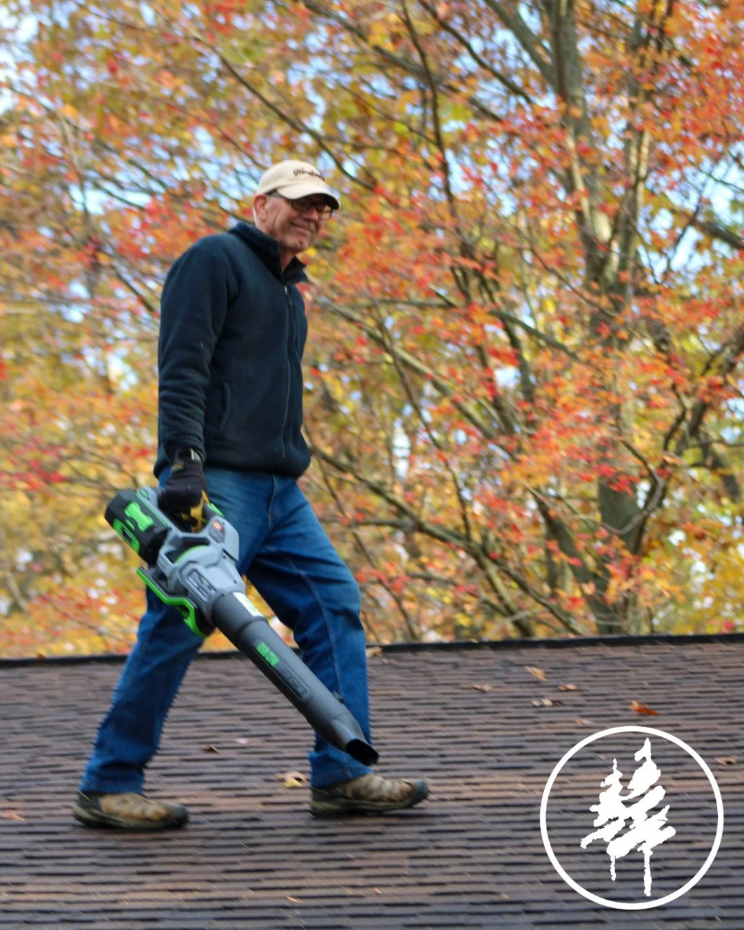 Thank you to all of our amazing volunteers who joined us this past weekend for Fall Clean-up, and helped us get camp ready for the winter season! We appreciate you! 💛🍂