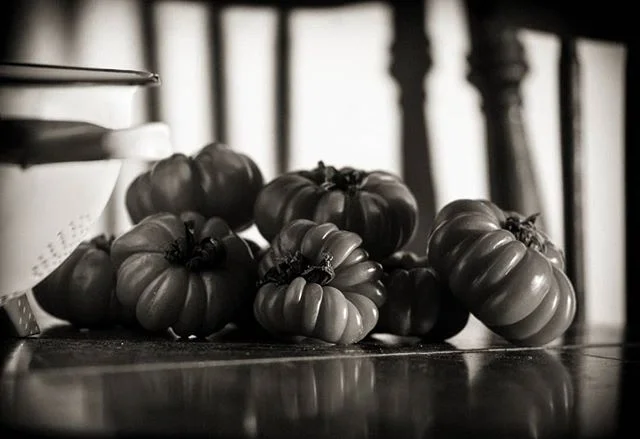 Organic weirdos #tomato  #nikon #nikonsinfiltro #food #photography #mexico #monochromefortheholidays #bw