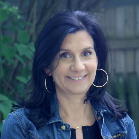 Betsy Steinberg Executive Producer Executive Director Betsy Steinberg joined Kartemquin in December 2015 and oversees daily operations, development, and serves as Executive Producer on Kartemquin projects. Prior to Kartemquin she spent eight years as Managing Director of the Illinois Film Office where she she spearheaded Illinois’ transformation into a world class film destination. She was instrumental in the passage of the Illinois film tax credit and implemented an overall business development strategy resulting in over $1 billion in direct economic impact. During her tenure the state broke all local film industry revenues in 2007, 2010, 2012 and 2013 and the Illinois Film Office was recognized by the Illinois Arts Alliance with an Arts Advocate Award and Cinema Chicago's Golden Hugo. She also served on the Governor's Roundtable on the Creative Arts and the boards of Free Spirit Media, Chicago Media Project and the Midwest Independent Film Festival. 