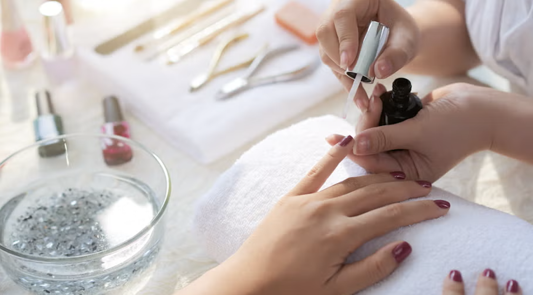 Nails salon Le Salon Paris.png