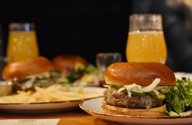 The 20 Most Essential Chicagoland Burgers