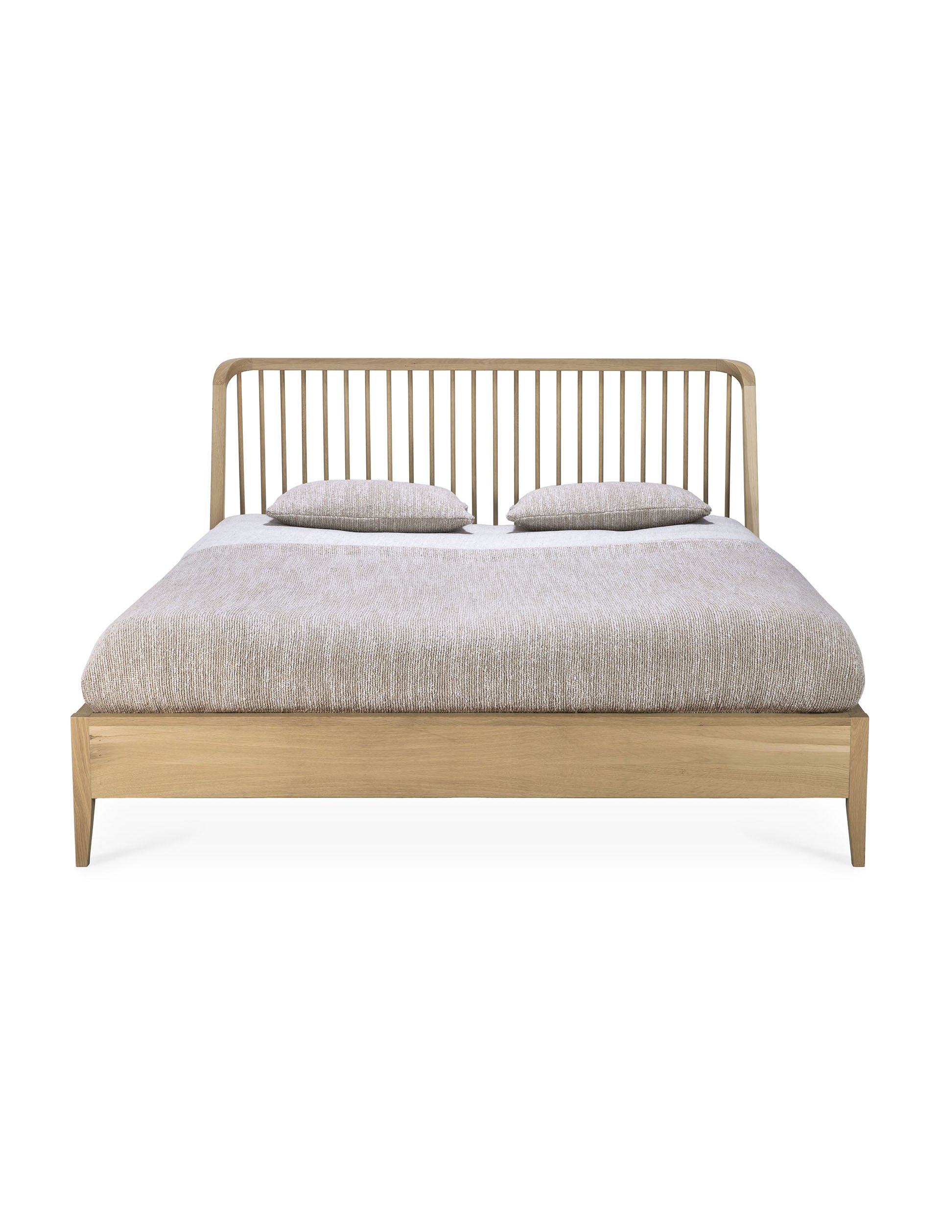 51246_51247_51248_51249_Oak_Spindle_bed_front_cut_WEB.jpg