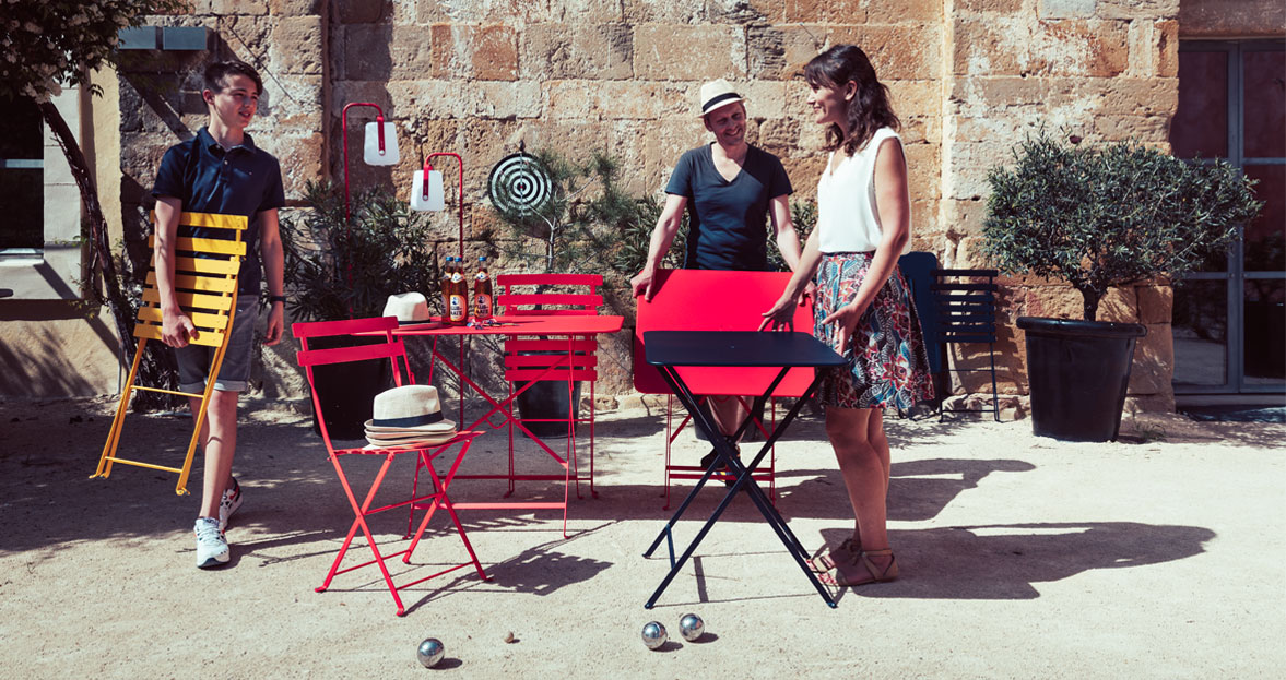 bistro-fermob.-rectangular_table_Redjpg.jpg