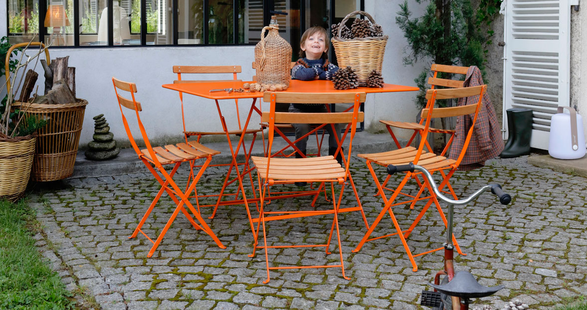 bistro-Fermob_rectangular_table_orange.jpg
