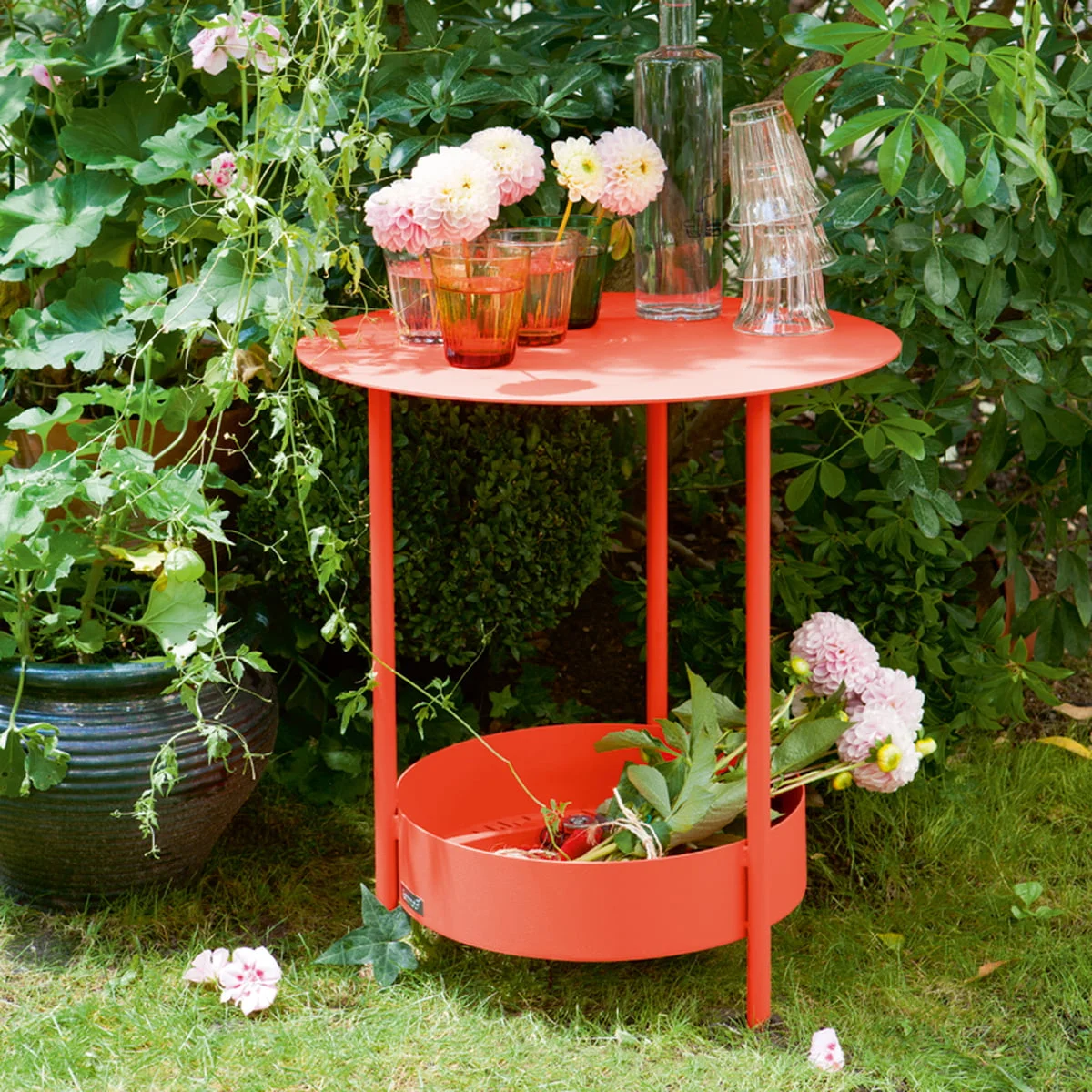 01-Fermob_SalsaSideTable_Garden.jpg