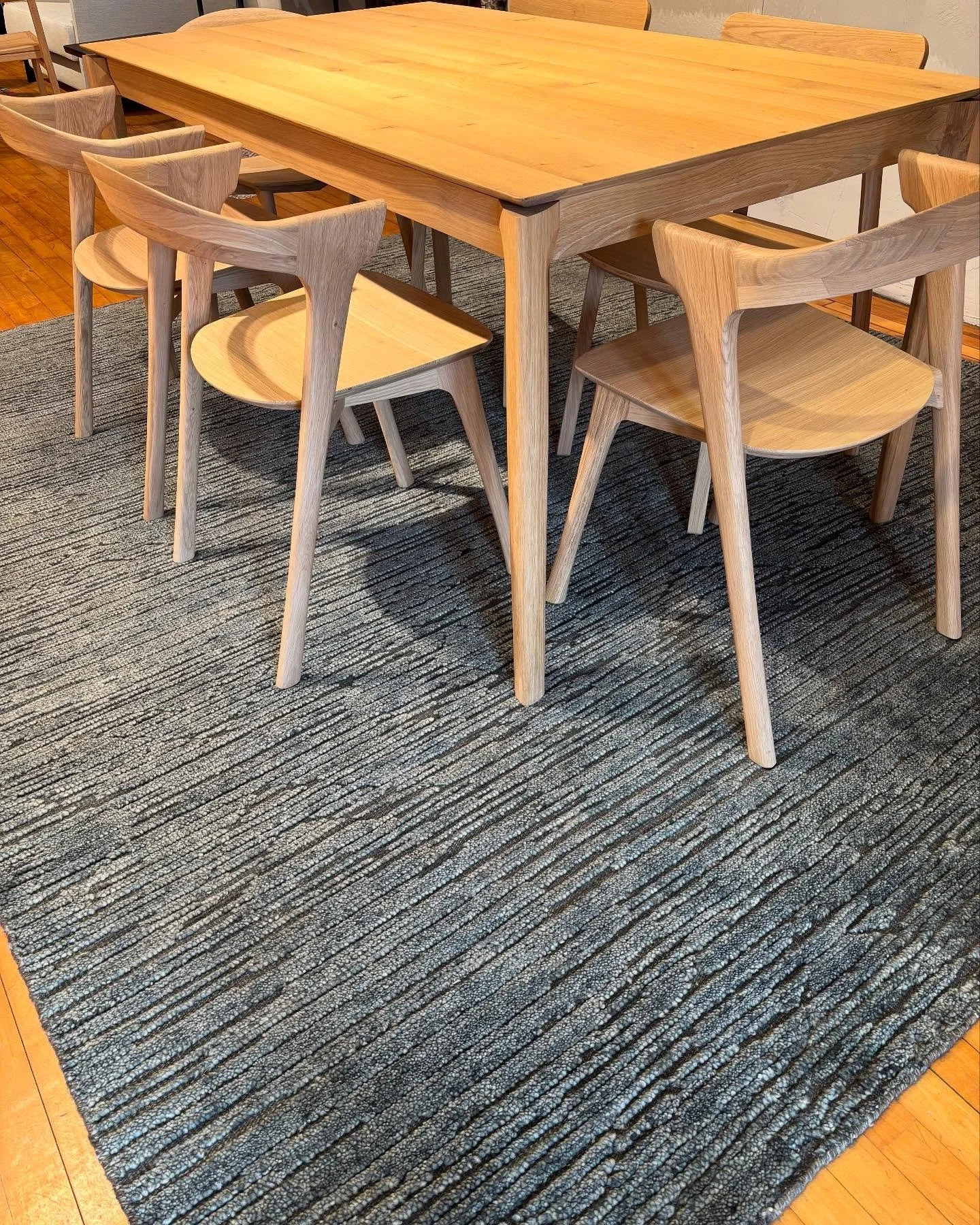 ☀️Bok extendable dining table with a handmade area rug from our Oslo collection. #shoplocal⁠ #shopsmall #naturalfurniture⁠ ⁠#scandinaviandesign⁠  #nordicliving⁠ #hyggehome #boalsburgpa #boalsburg #centrecountypa #statecollege⁠ #statecollegepa #happyv