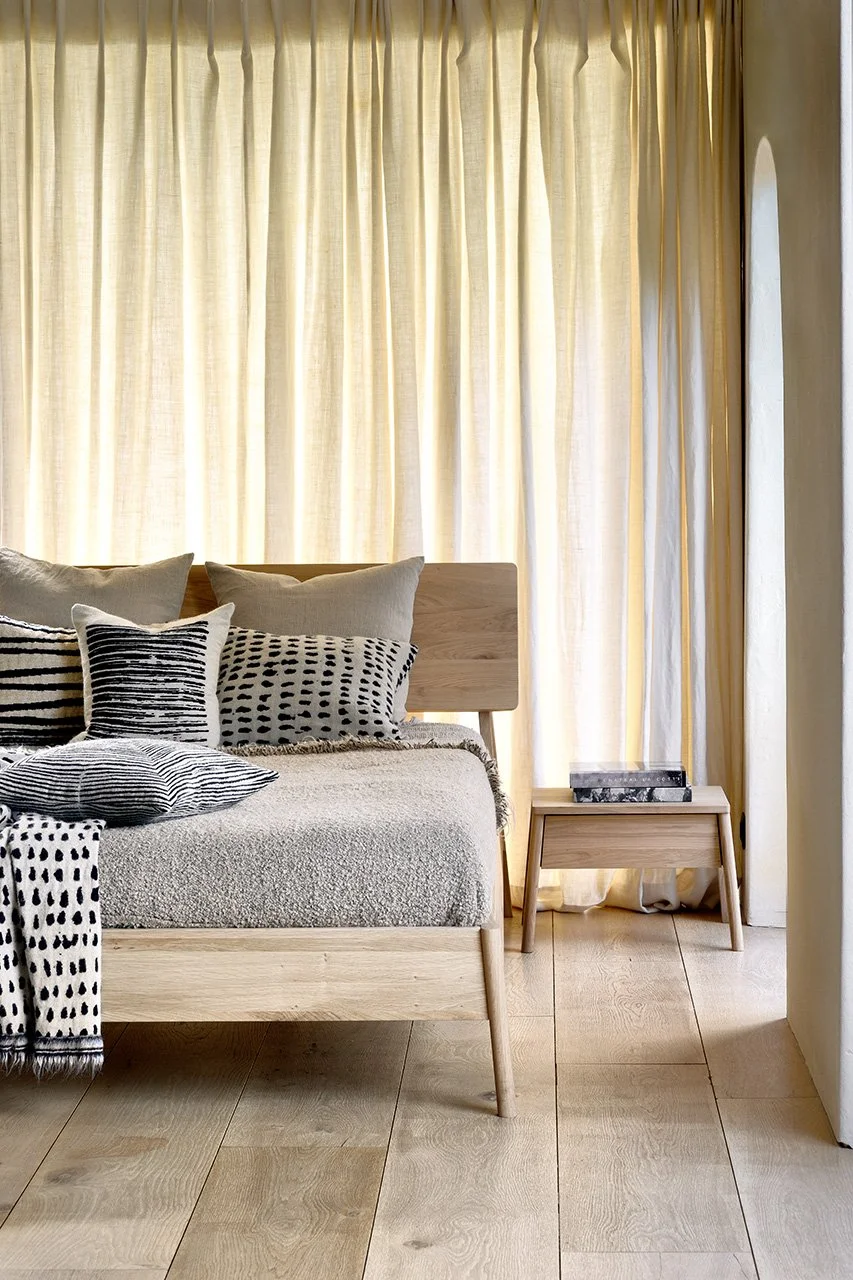 51212_Oak_Air_bed_51210_Oak_Air_bedside_table_textiles.jpg