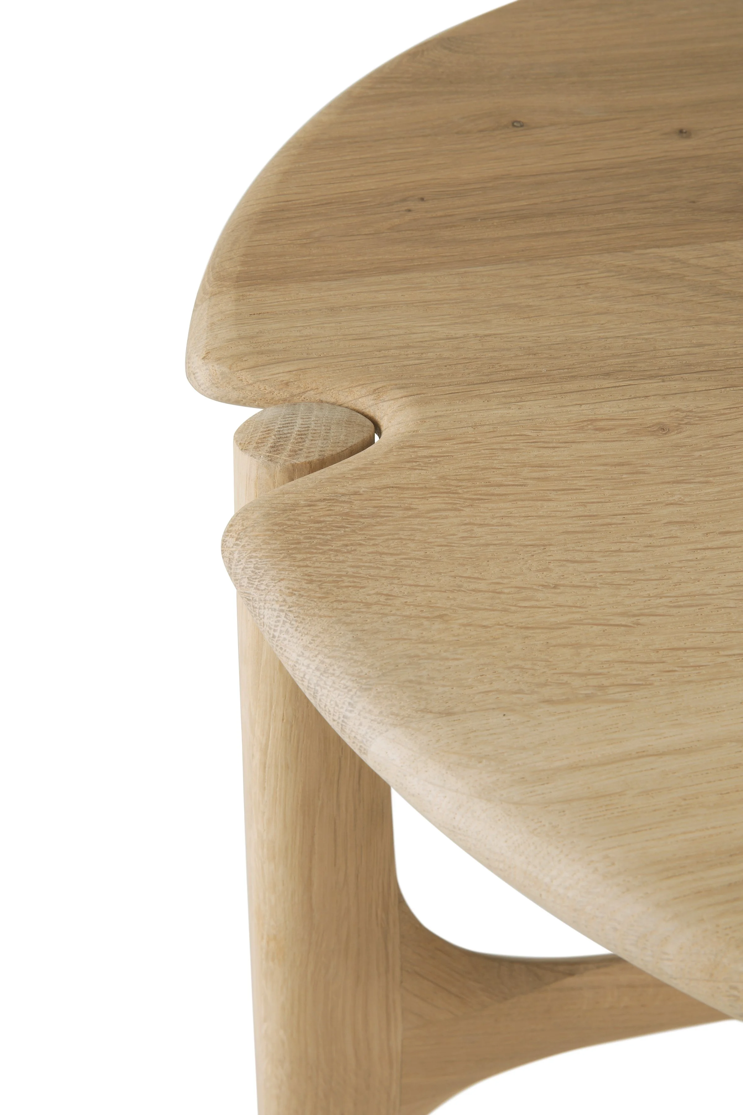 51331_PI_side_table_varnished_oak_det03_cut_HQ.jpg