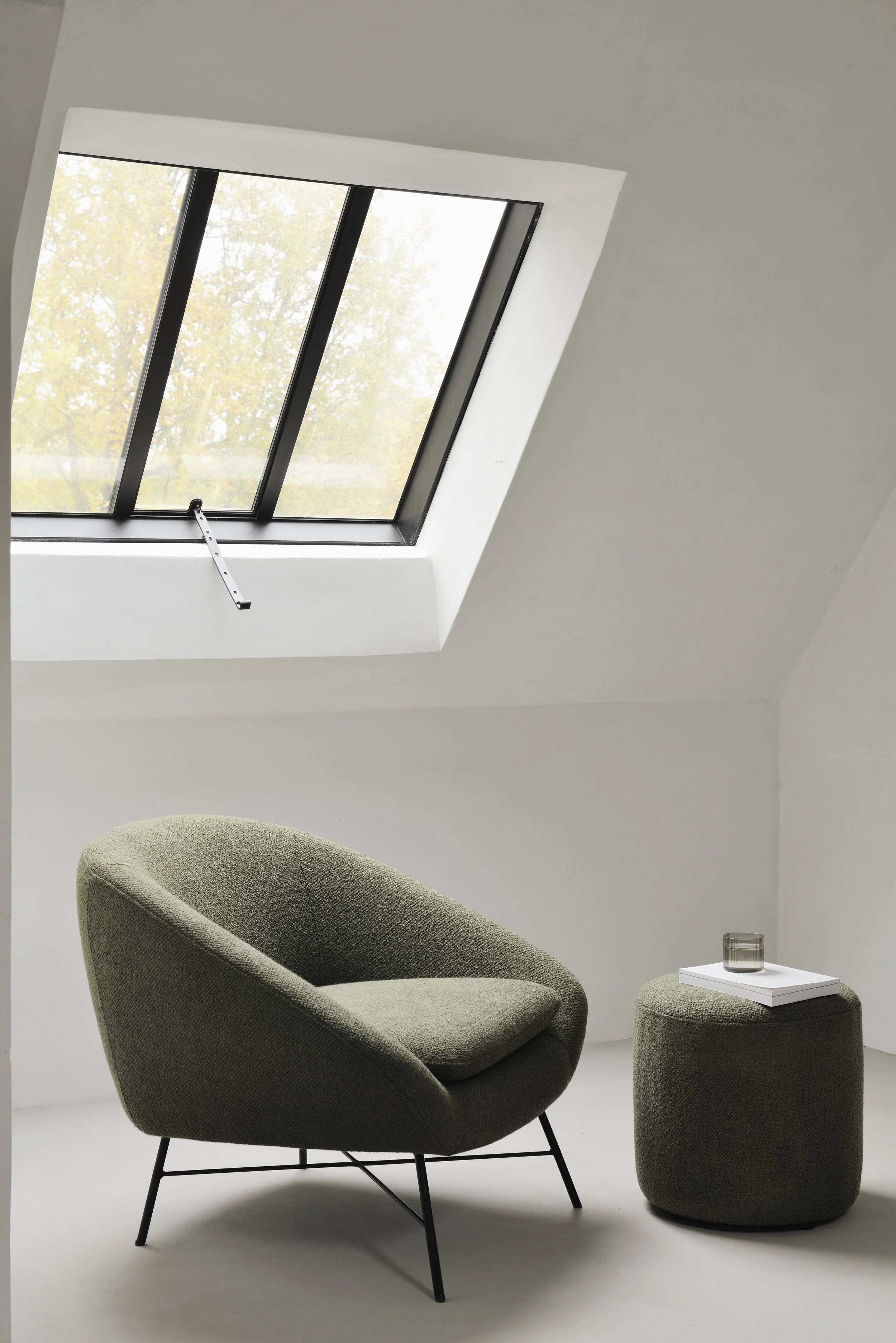 20136_Barrow_lounge_chair_pine_green_20146_Barrow_pouf_pine_green_HQ.JPG
