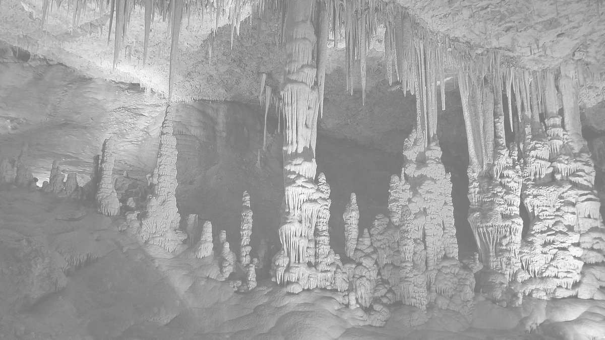 1200px-Stalactite_Formation_in_Avshalom_Cave.png