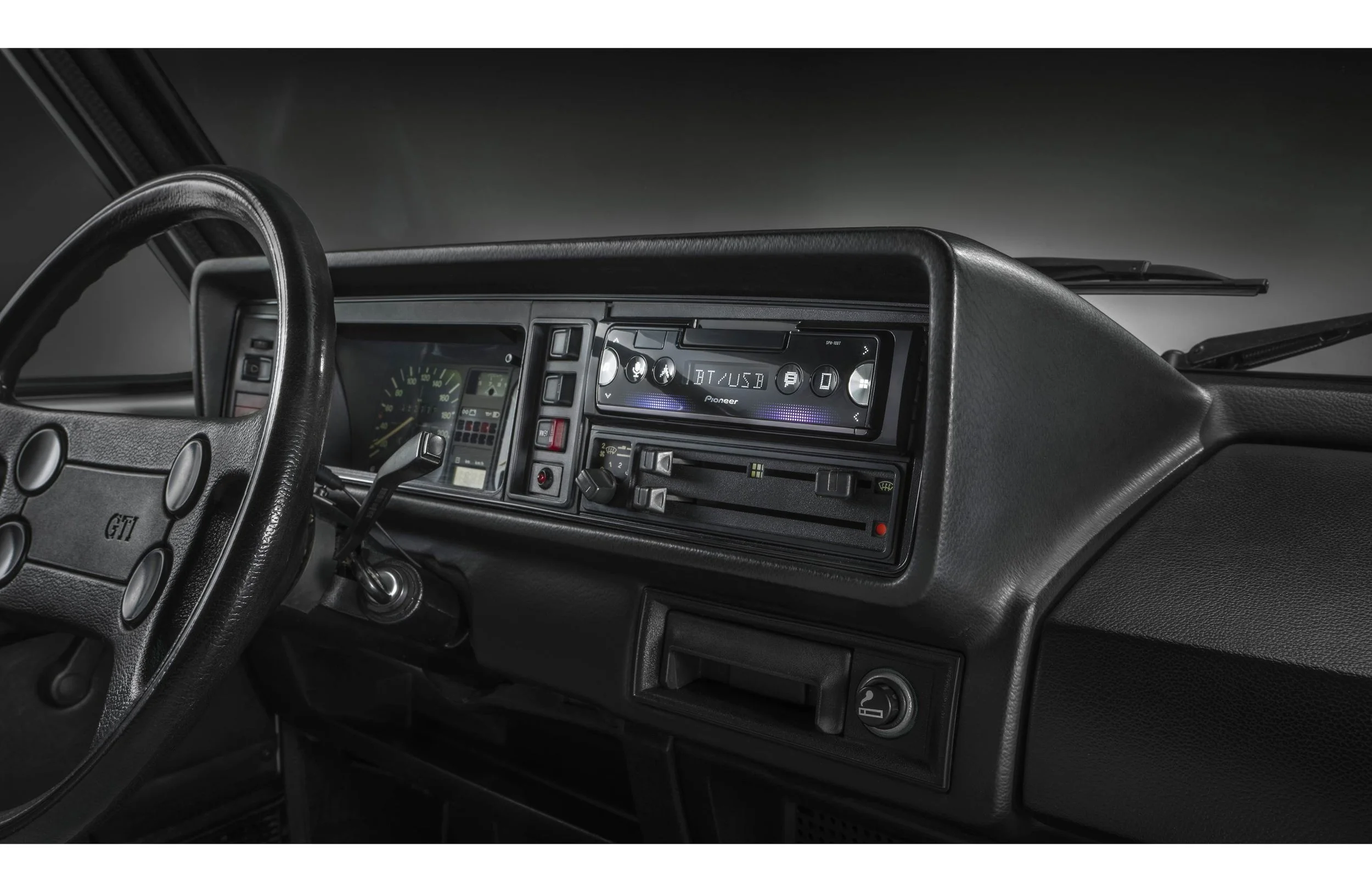Pioneer-SPH-10BT-05.jpg
