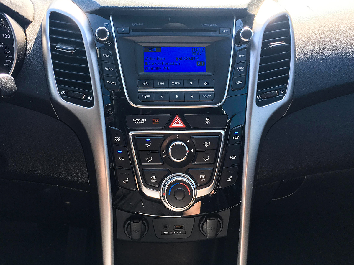 2016 Hyundai Elantra Stereo Before.jpg