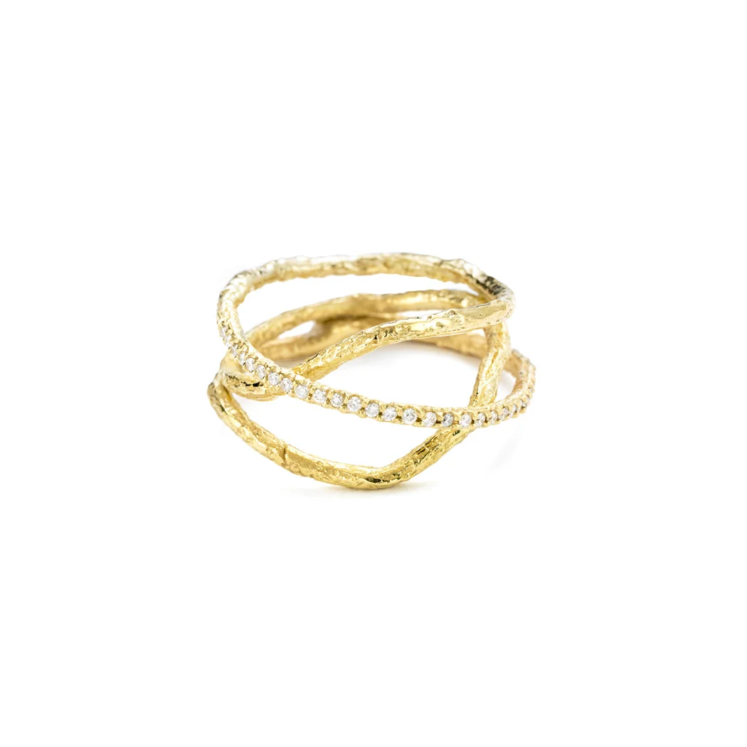 ED50R Ghibli ring. 18k yellow gold, white diamonds.