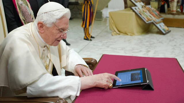 ap_pope_benedict_tweets_1st_time_thg_121212_wmain.jpg