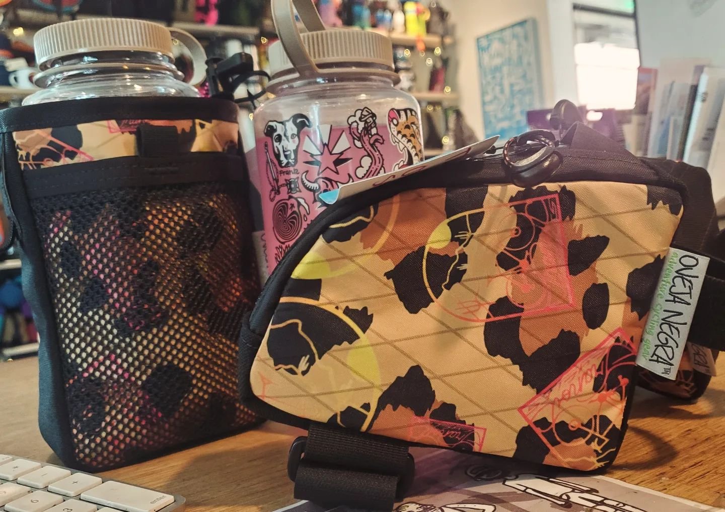 Custom WHAT?!

Our favorite bag makers in Salida, Colorado made us CUSTOM BAGS, YO! 

Super limited edition, @ovejanegrabikepacking 🦒zesty animal print with our logo (designed by the one and only 👵🏻 @grannysmokes_ ) printed into the fabric! 

Thes