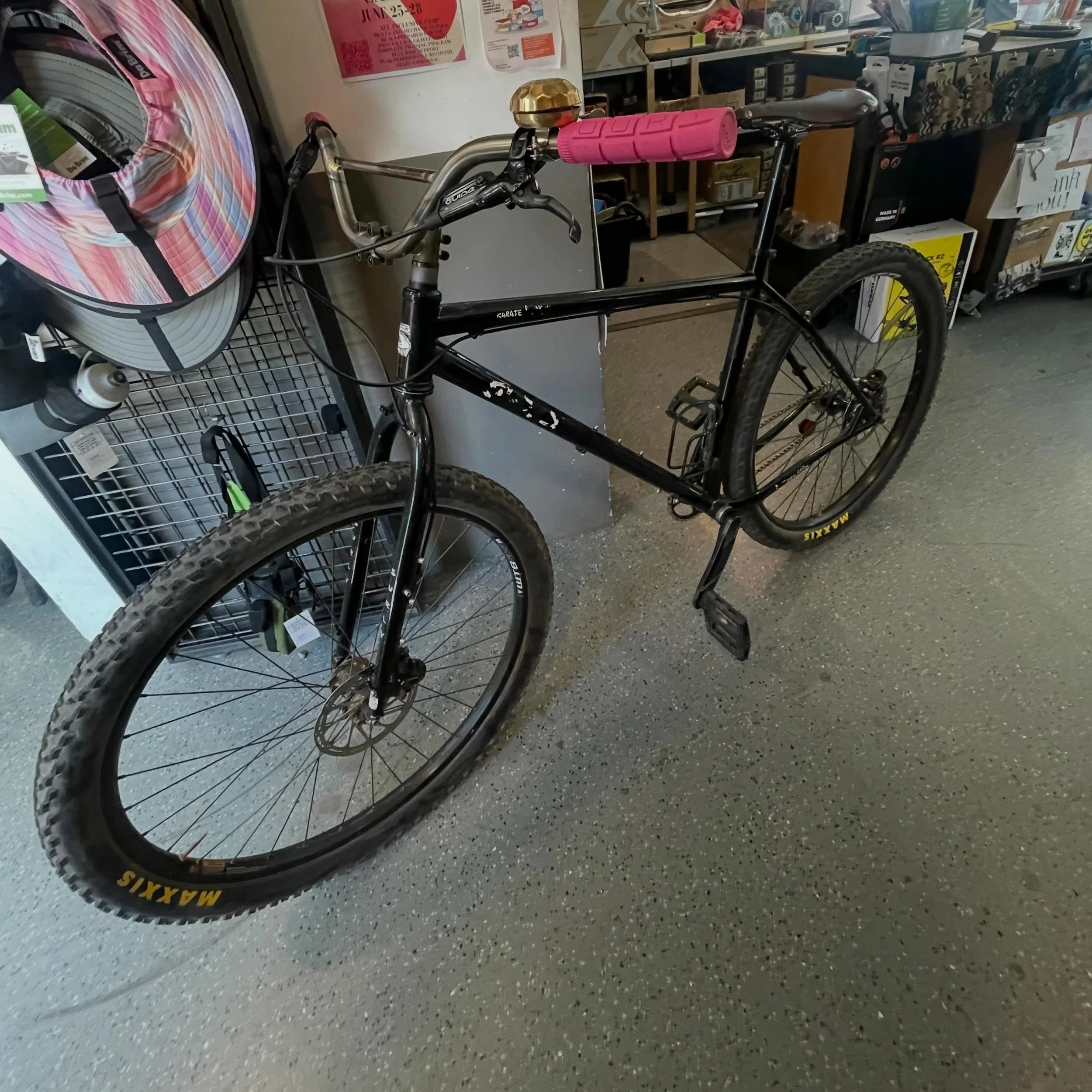 1st off- we&rsquo;re obsessed with these @monebikes bars &amp; @sendit.safely stem added to this already sweet @surlybikes karate monkey! 

2nd off- We will be doing the @dragoonbrewing #westsidecommunityride this Thursday!! Meet at Transit by 6pm an