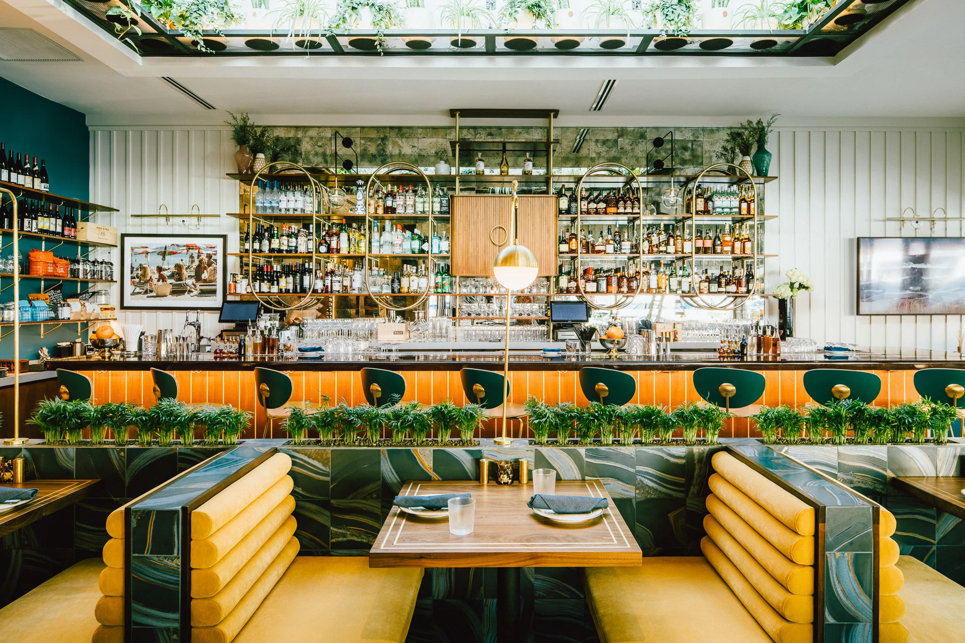 джоли бистро. ресторан джоли вуд. джоли вайн энд фуд. джоли бистро. кабинки в ресторане.