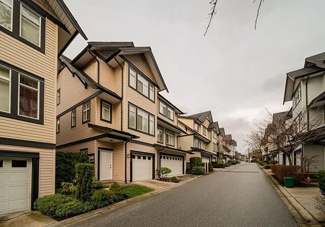 🎉NEW LISTING!! 🎉

81-19932 70 Avenue Langley

This beautiful corner unit home is move in ready!

First Showing at the open house this weekend Feb 22nd 1-4pm and Feb 23rd 2-4pm.

Bed: 2
Bath: 2
Sq ft: 1193

List Price: $499,999

Welcome to your drea