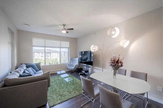 🚨BRAND NEW LISTING! 🚨 .
Lowest priced 1 Bedroom PENTHOUSE unit in Richmond!
.
.
🔑List Price $495,000
🏡412-9288 Odlin Road
🎈1 Bed / 1 Bath / 662 sqft.
📬Strata Fee: $241.00
.
.
Welcome to our newest one bedroom listing at Meridian Gate in Richmon