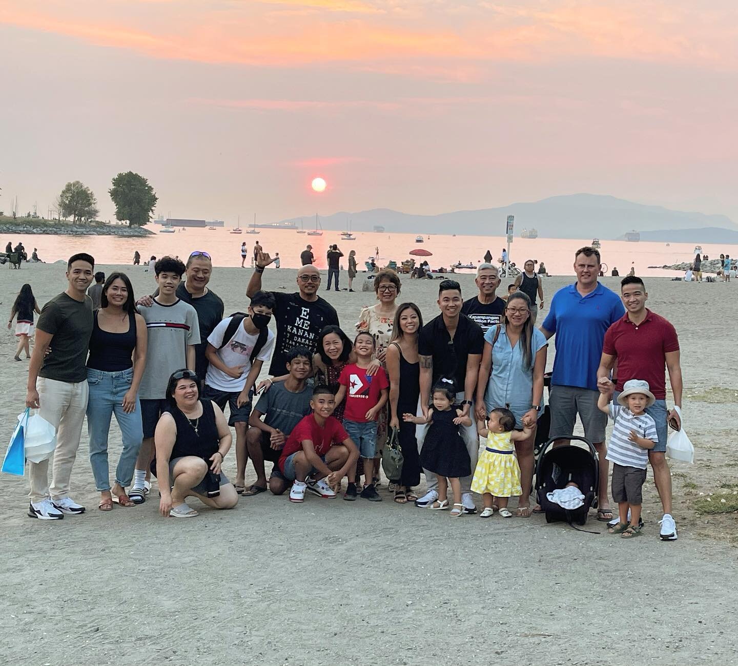 Family and Sunsets 🌅 
.

#realestate #realtor #fairview #vancouver #olympicvillage #mountpleasant #vancouverwest #vancouvereast #eastvan #vancity #seawall #stanleypark #westend #woodwardsbuilding #kitsilano #kits #englishbay #daviestreet #robsonstre