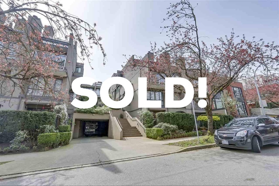 💥SOLD!💥

W4 1070 W 7th Avenue, Fairview Slopes Vancouver
1366 SQFT
2 🛏️ 2 🛁

Congratulations to my clients for the purchase of this amazing townhouse in Fairview Slopes! We've been looking for a while and my clients were already getting buyer's f