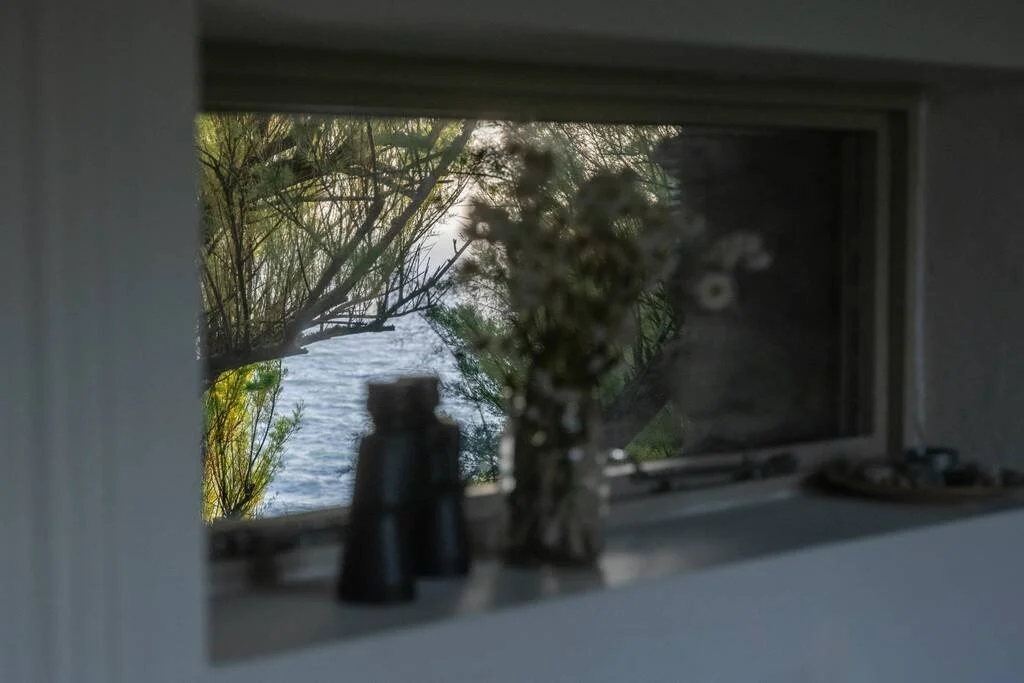 window-sea-view_1024_wide.jpg
