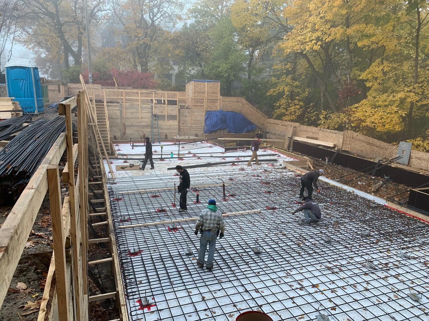 12&rdquo; raft slab formed, 6&rdquo; under slab insulation and V/B installed. Let the rebar commence! First of 2 layers being installed at the ravine build.
