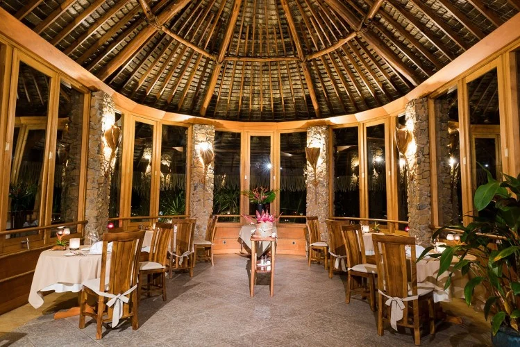 le-tahaa-restaurant-dining-749x500.jpg